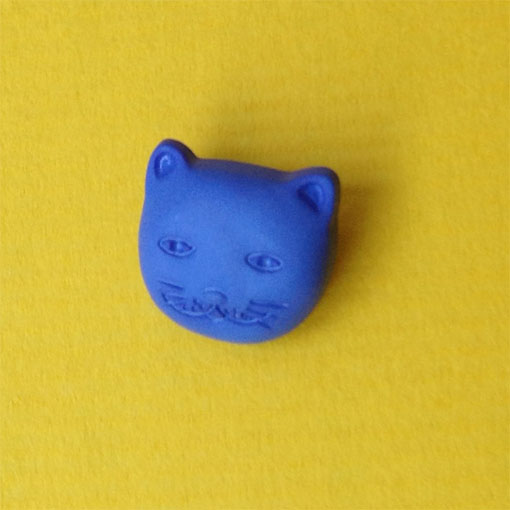 画像: フランス製 プラスチックボタン ねこさんフェイス ブルー3個
